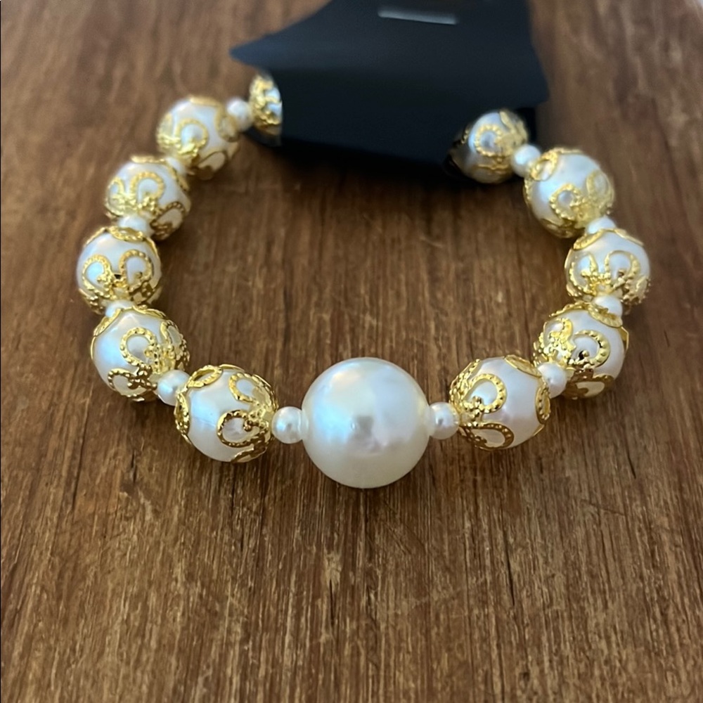 Elegant Gold and White Beaded Bracelet